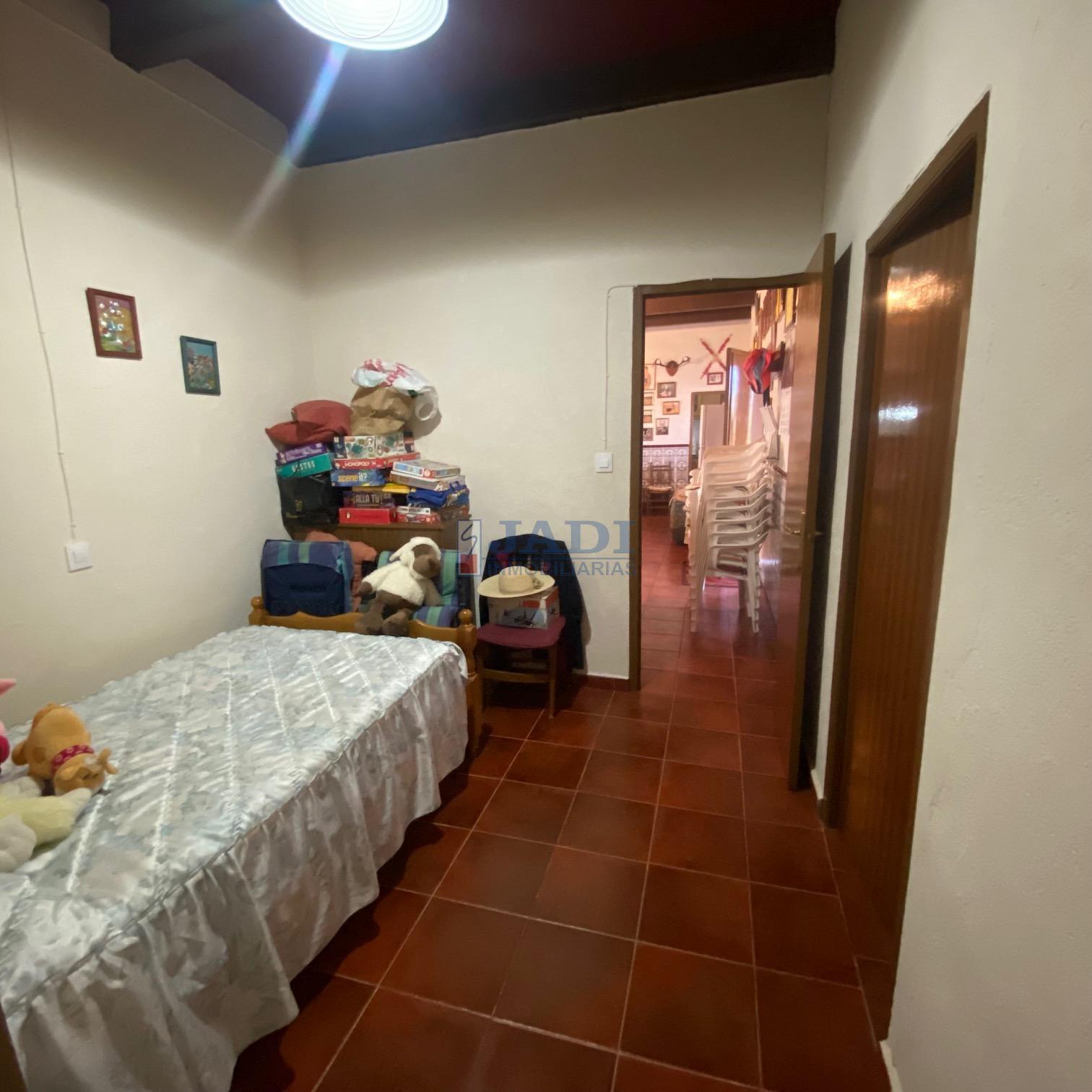 For sale of house in Valdepeñas