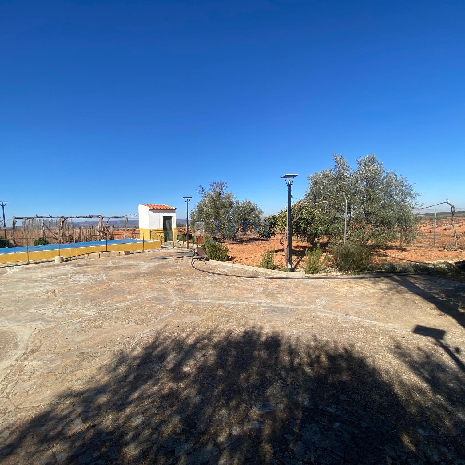 For sale of house in Valdepeñas
