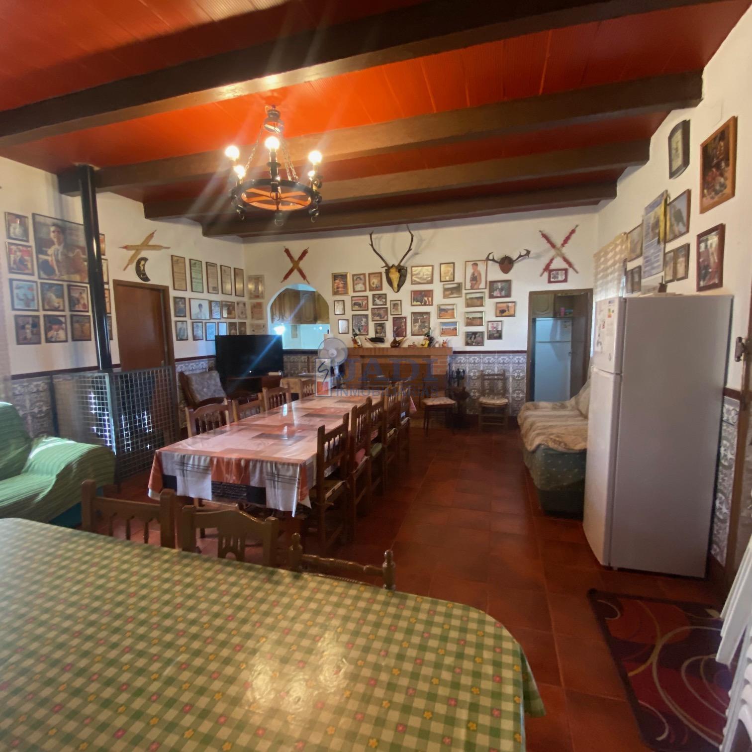 For sale of house in Valdepeñas