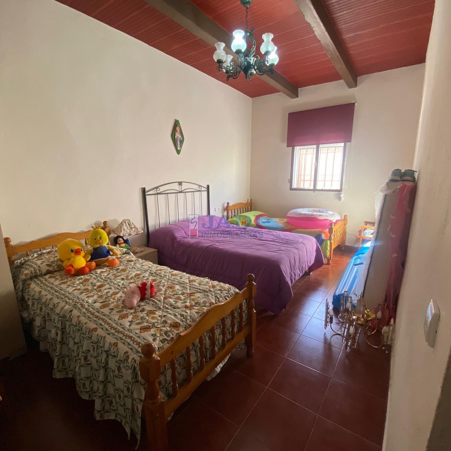 For sale of house in Valdepeñas