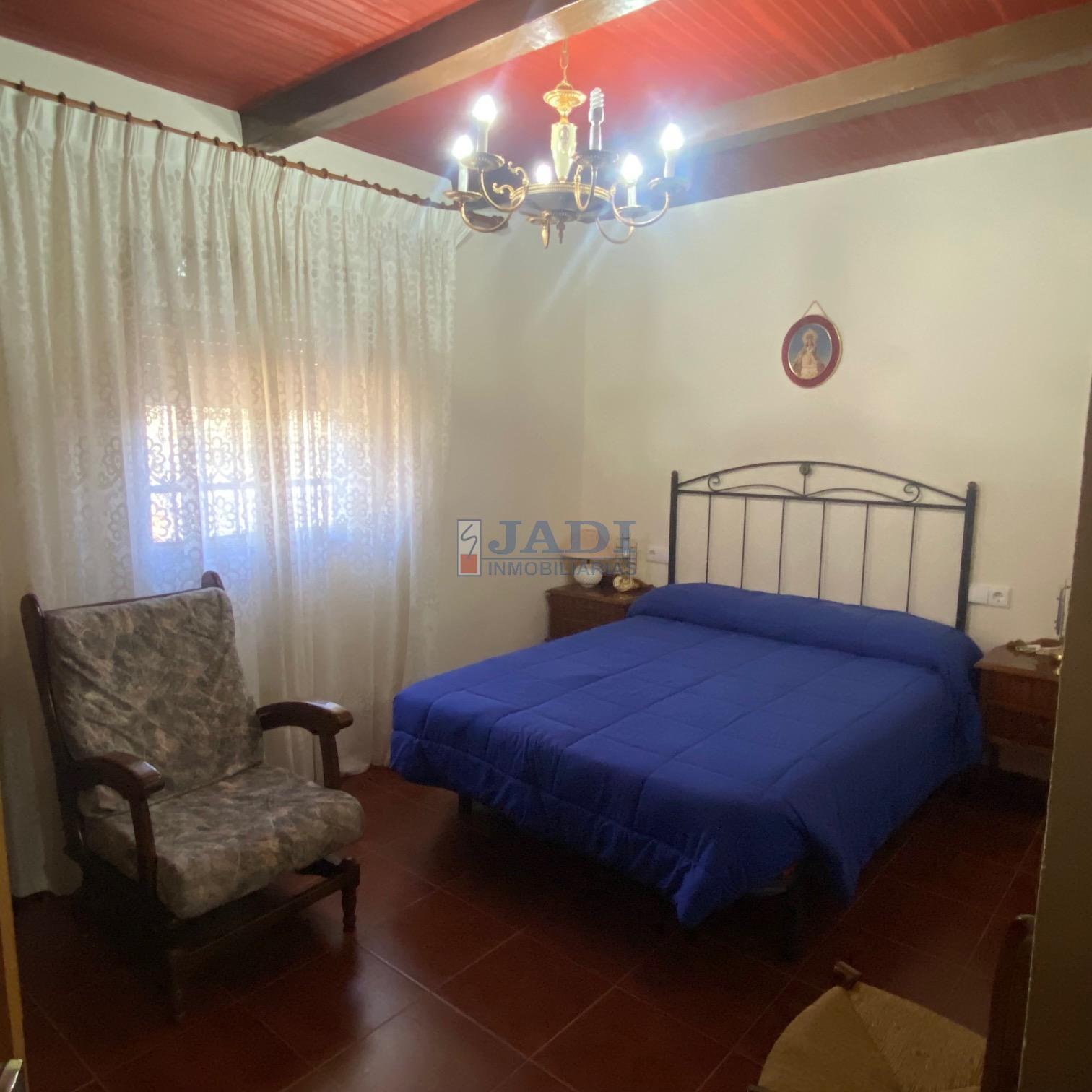 For sale of house in Valdepeñas