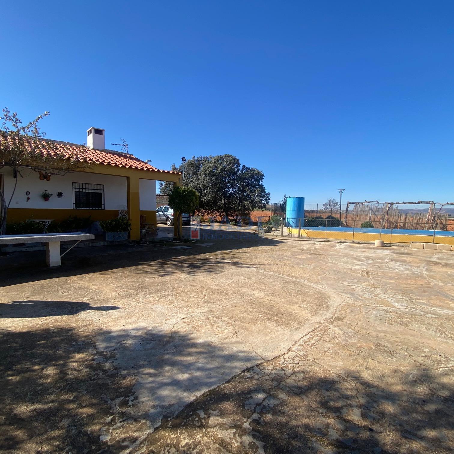 For sale of house in Valdepeñas
