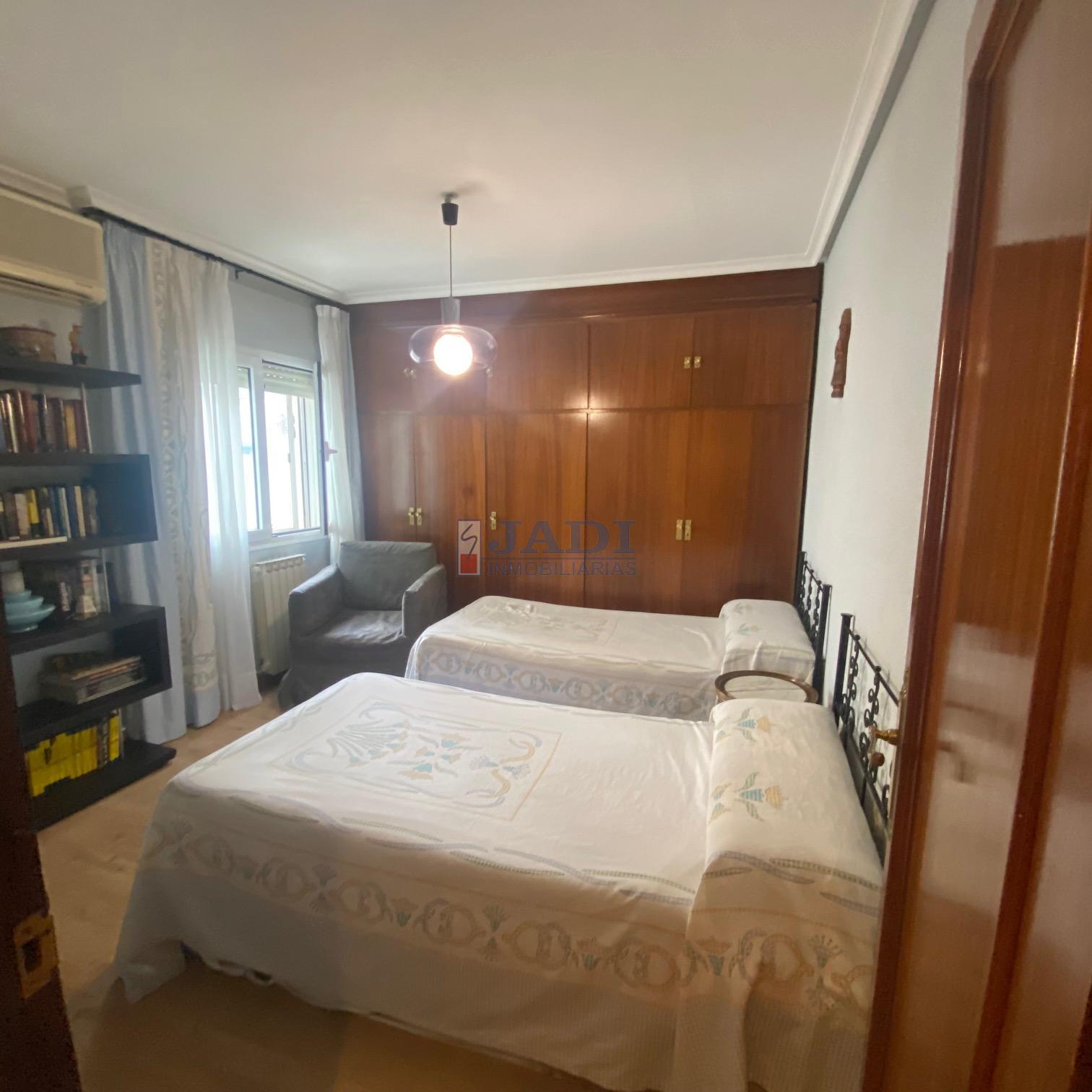 For sale of flat in Valdepeñas