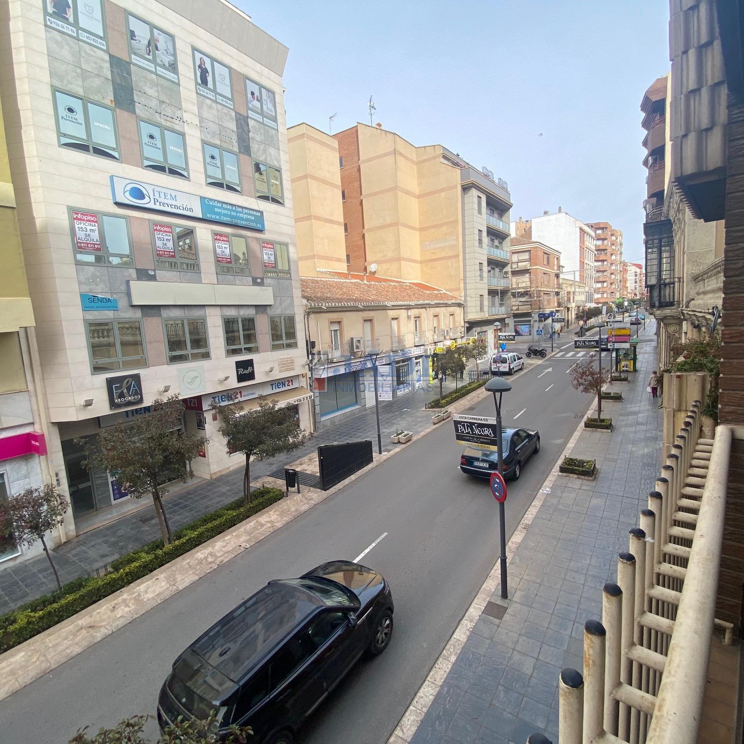 For sale of flat in Valdepeñas