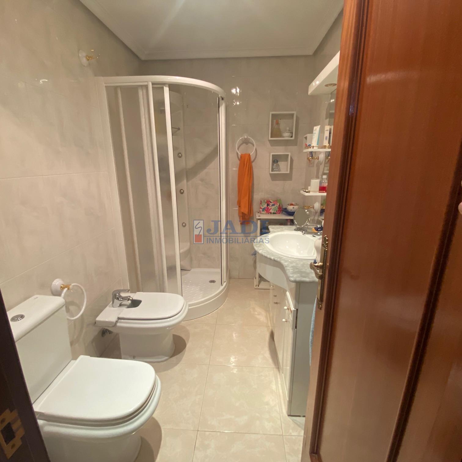 For sale of flat in Valdepeñas