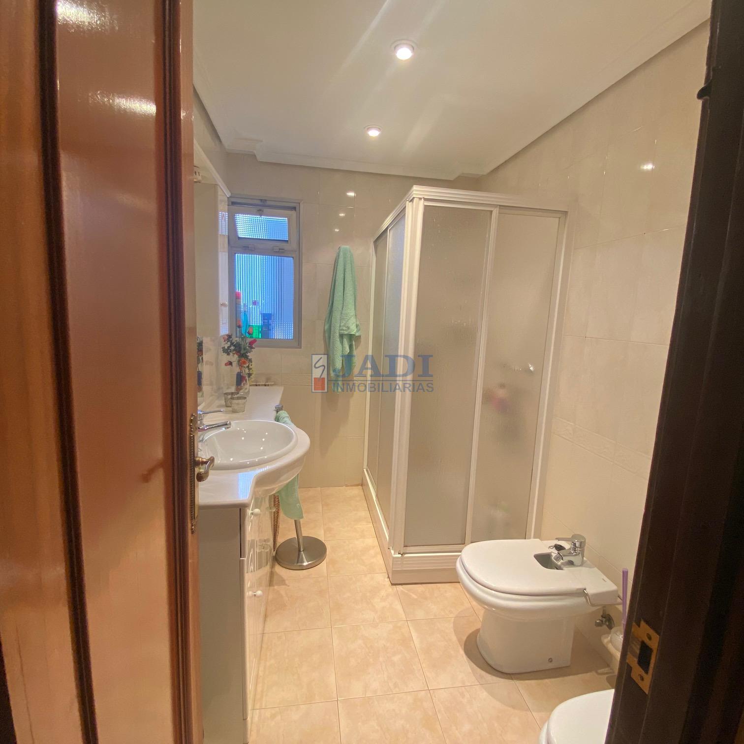 For sale of flat in Valdepeñas