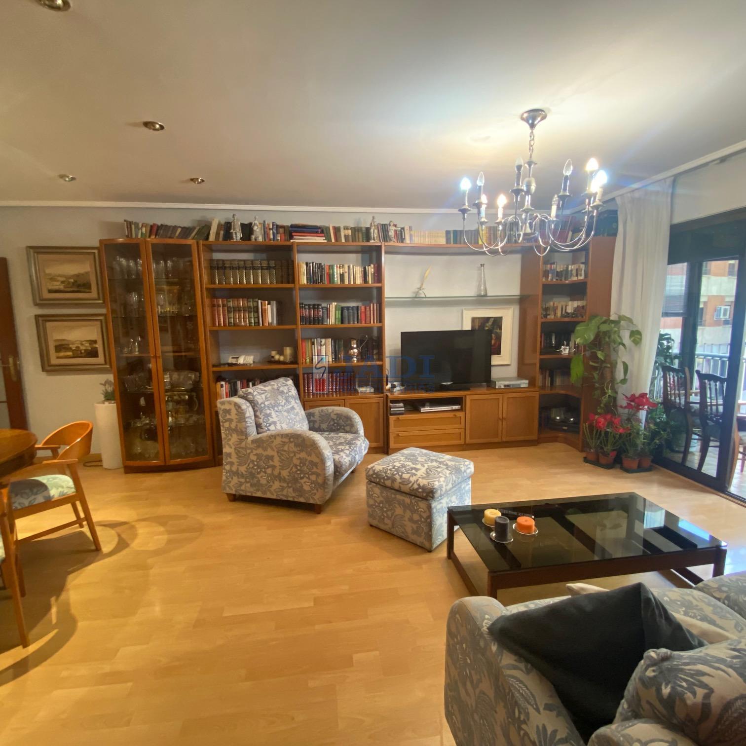 For sale of flat in Valdepeñas