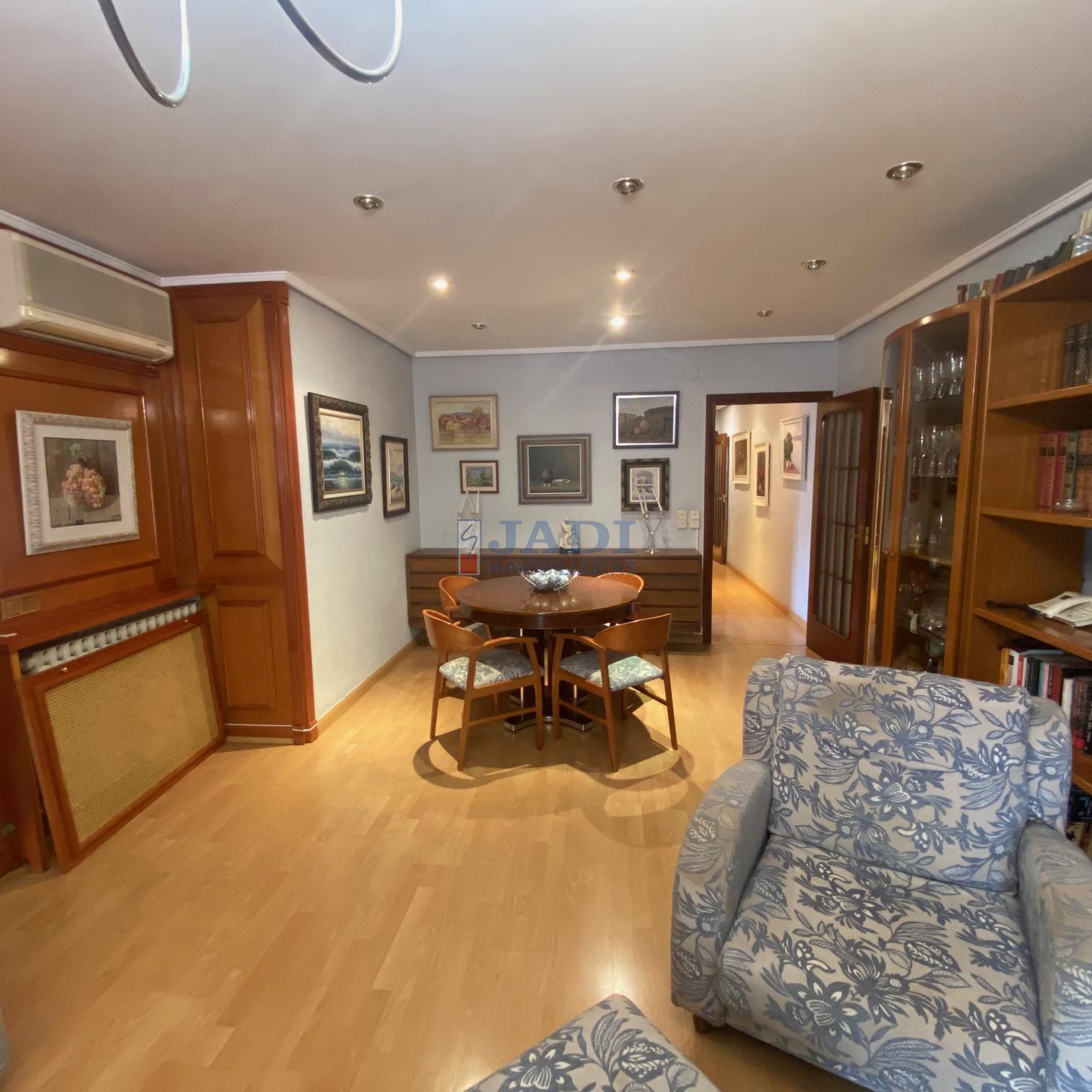 For sale of flat in Valdepeñas