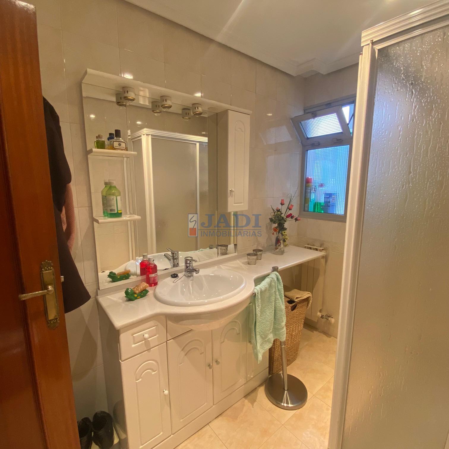 For sale of flat in Valdepeñas