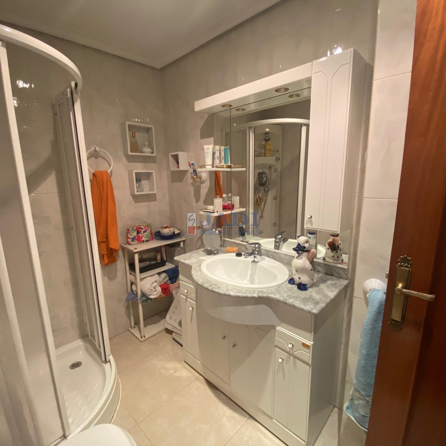 For sale of flat in Valdepeñas