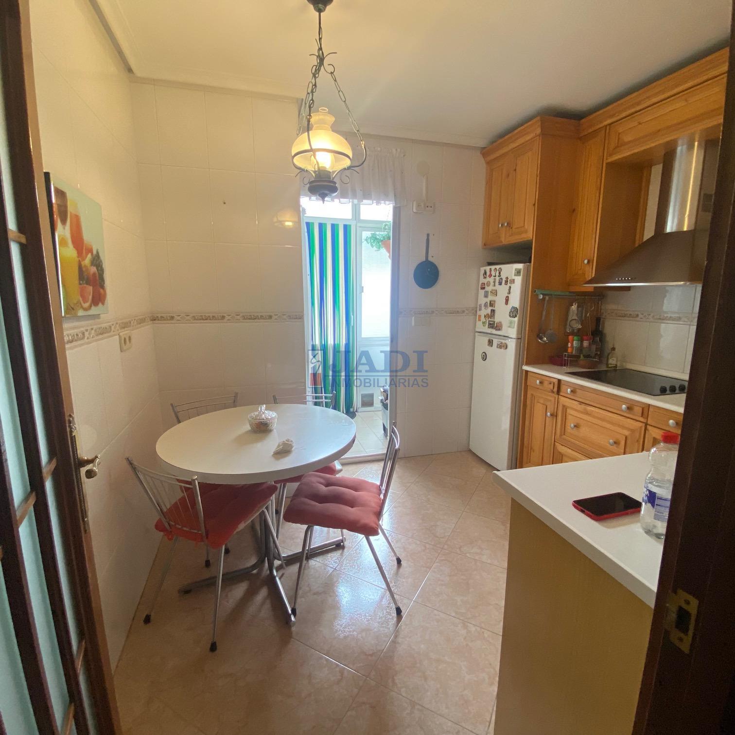 For sale of flat in Valdepeñas