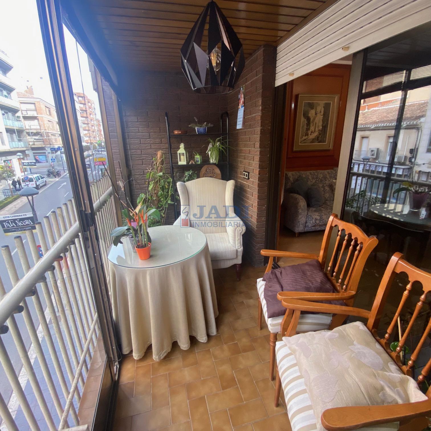 For sale of flat in Valdepeñas