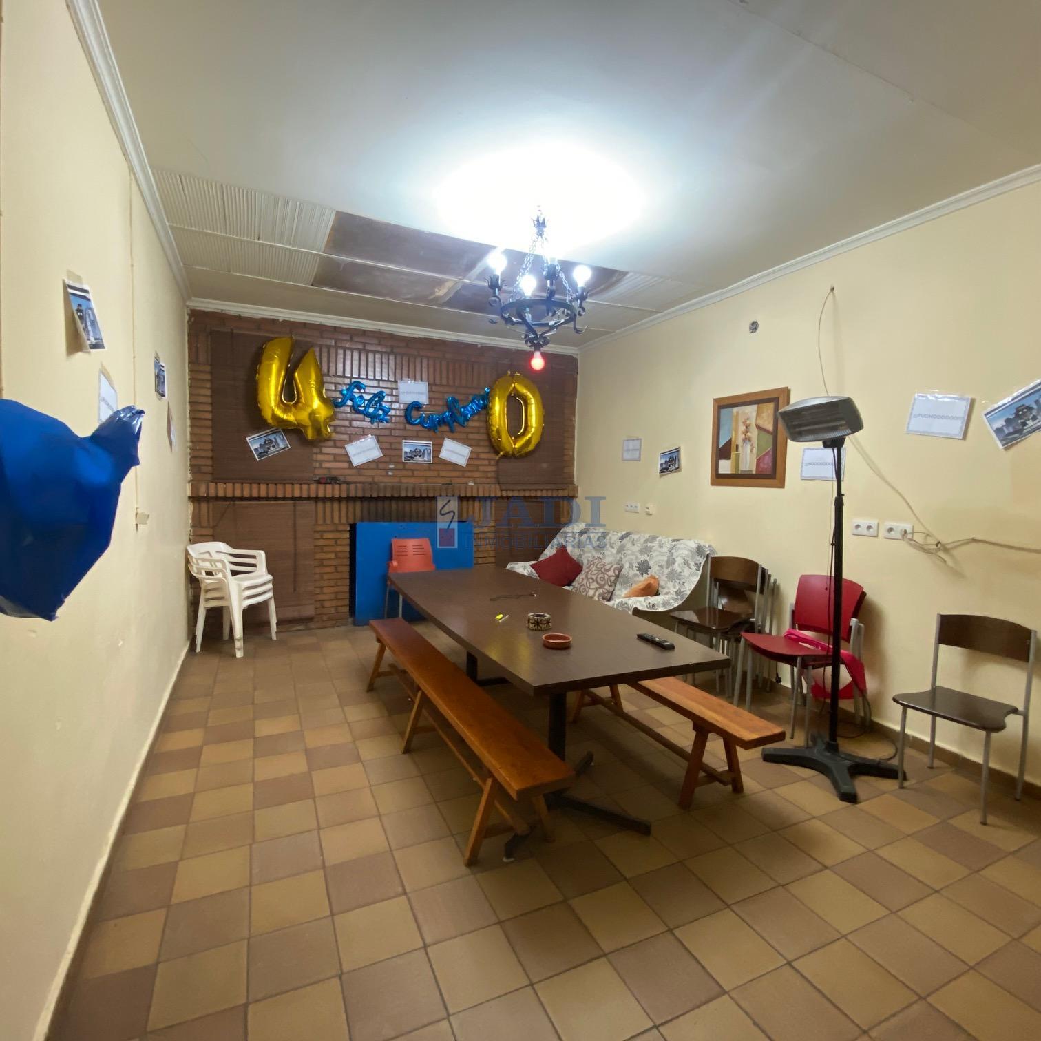 For sale of house in Valdepeñas
