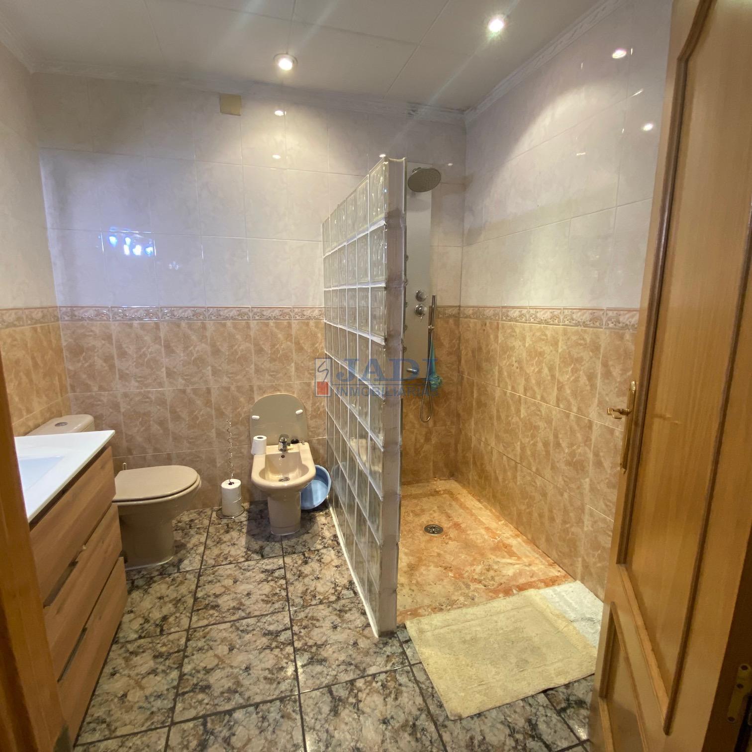 For sale of house in Valdepeñas