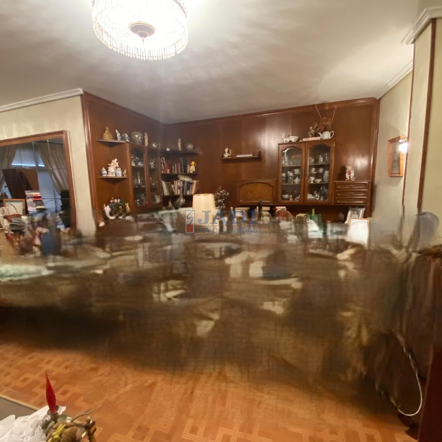 For sale of flat in Valdepeñas