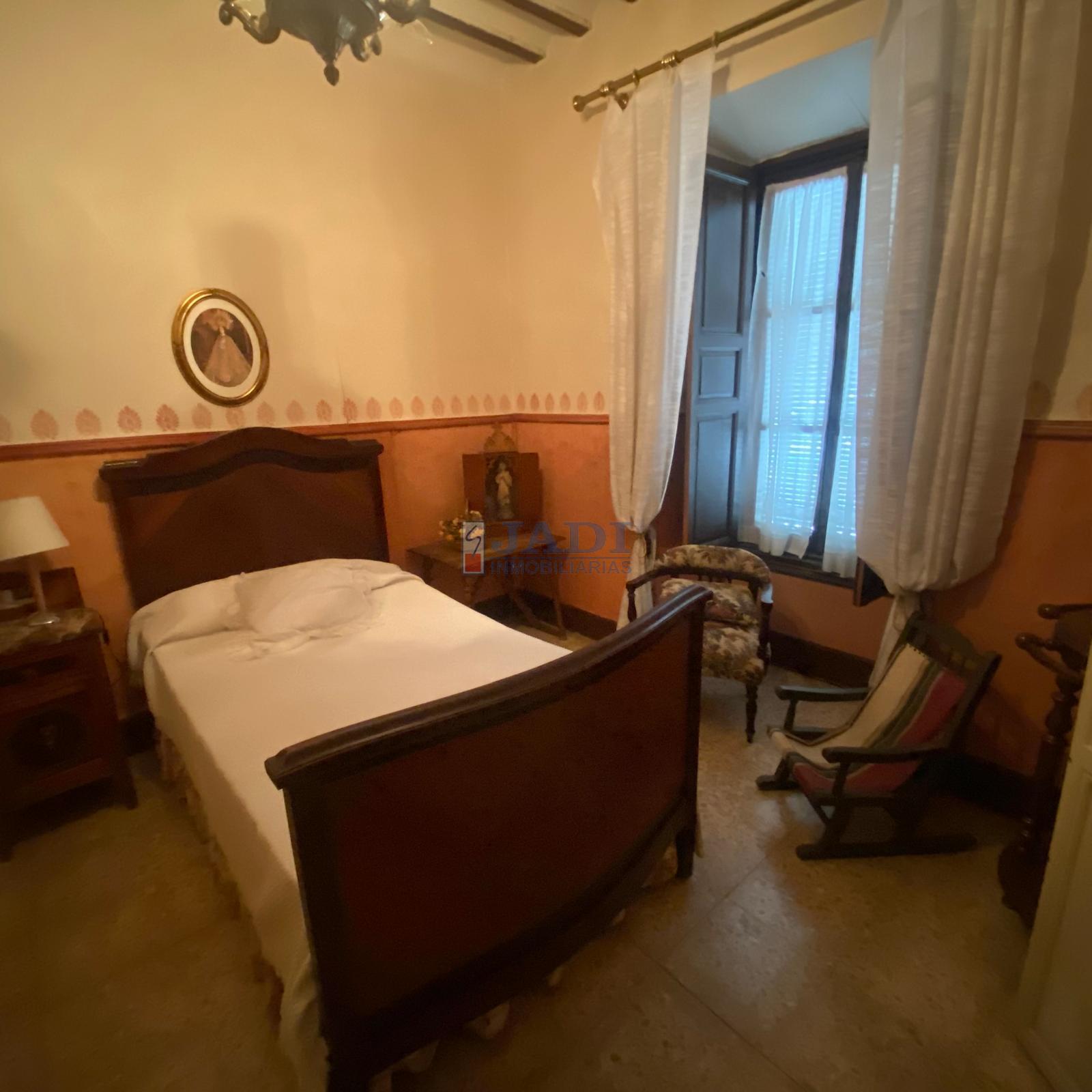 For sale of house in Valdepeñas