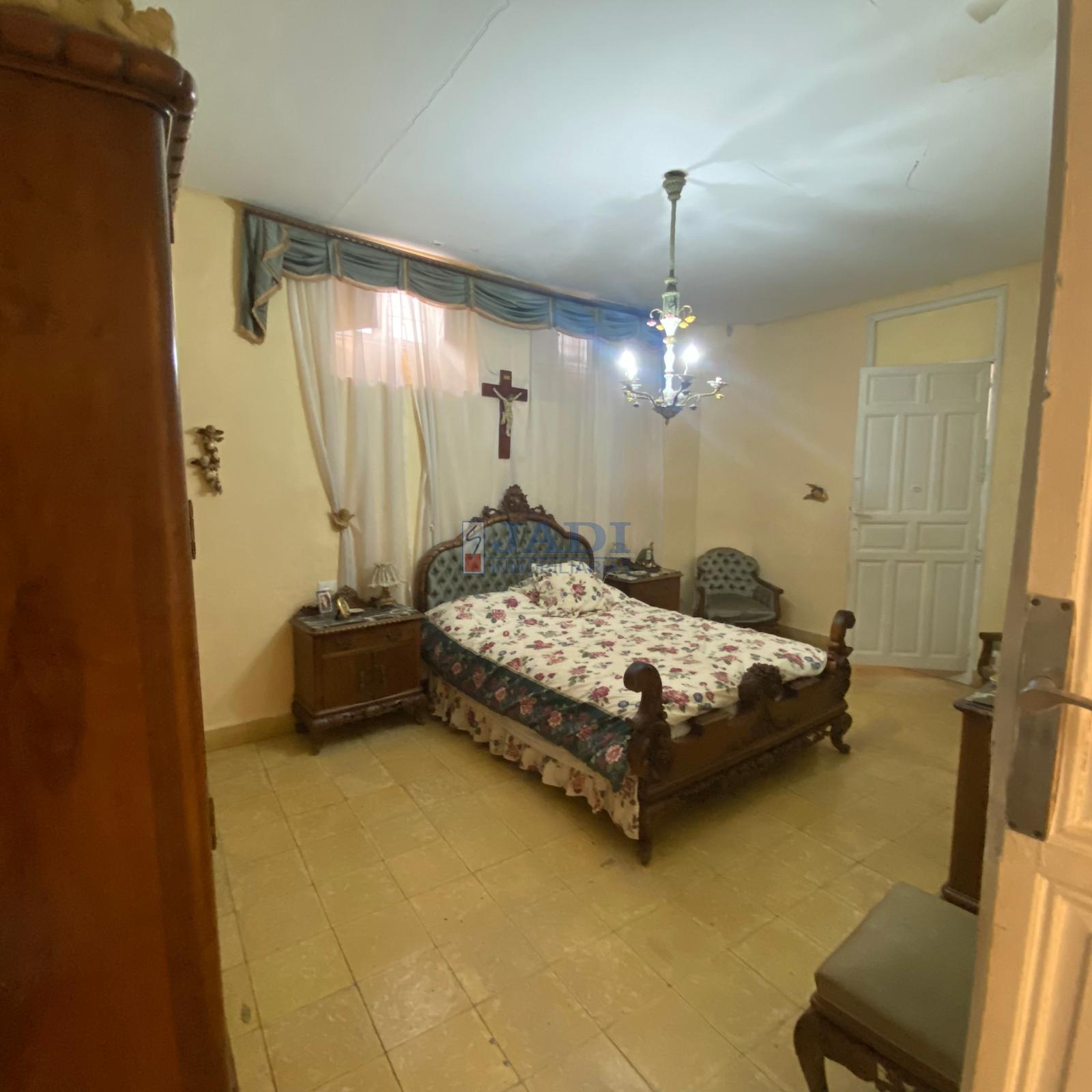 For sale of house in Valdepeñas