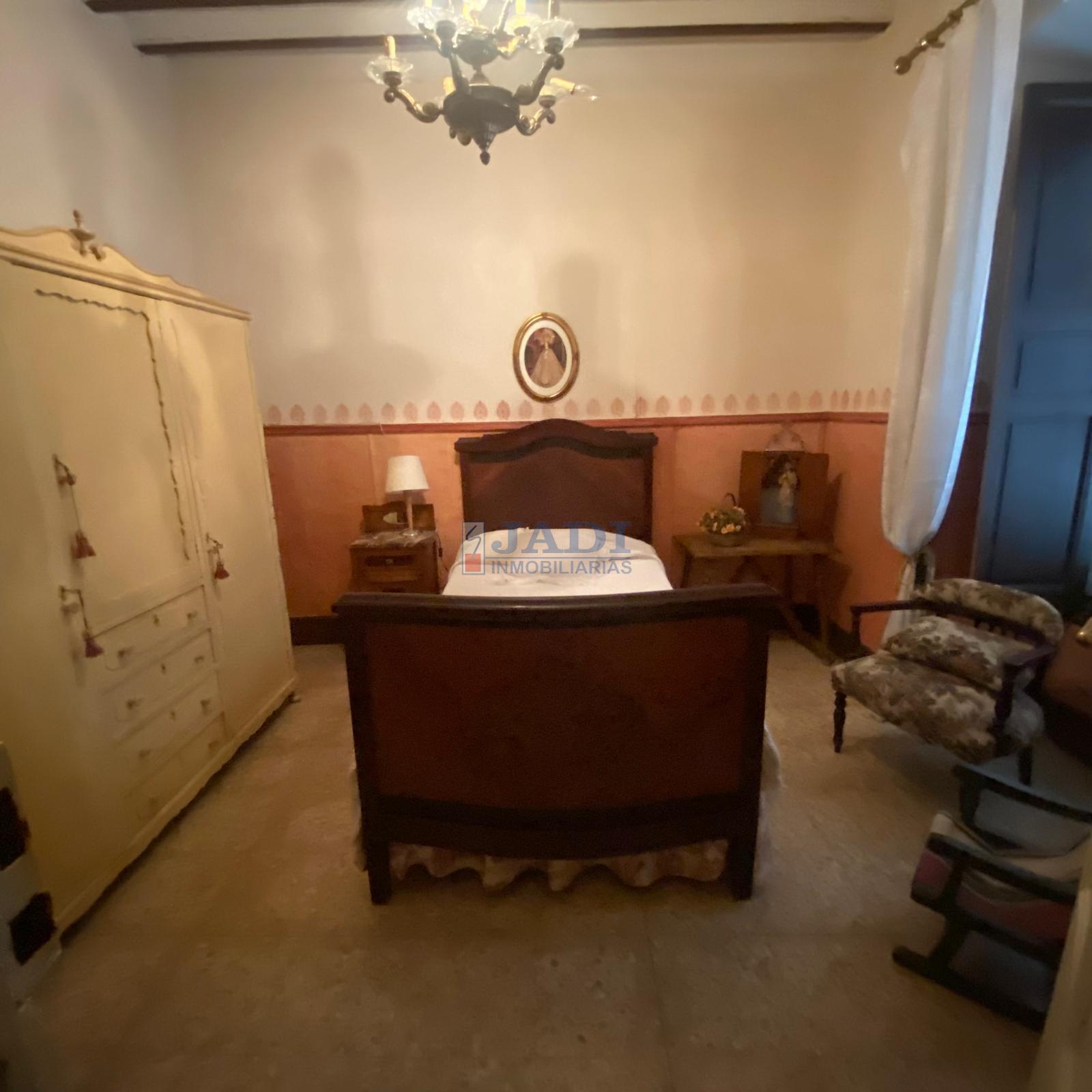For sale of house in Valdepeñas