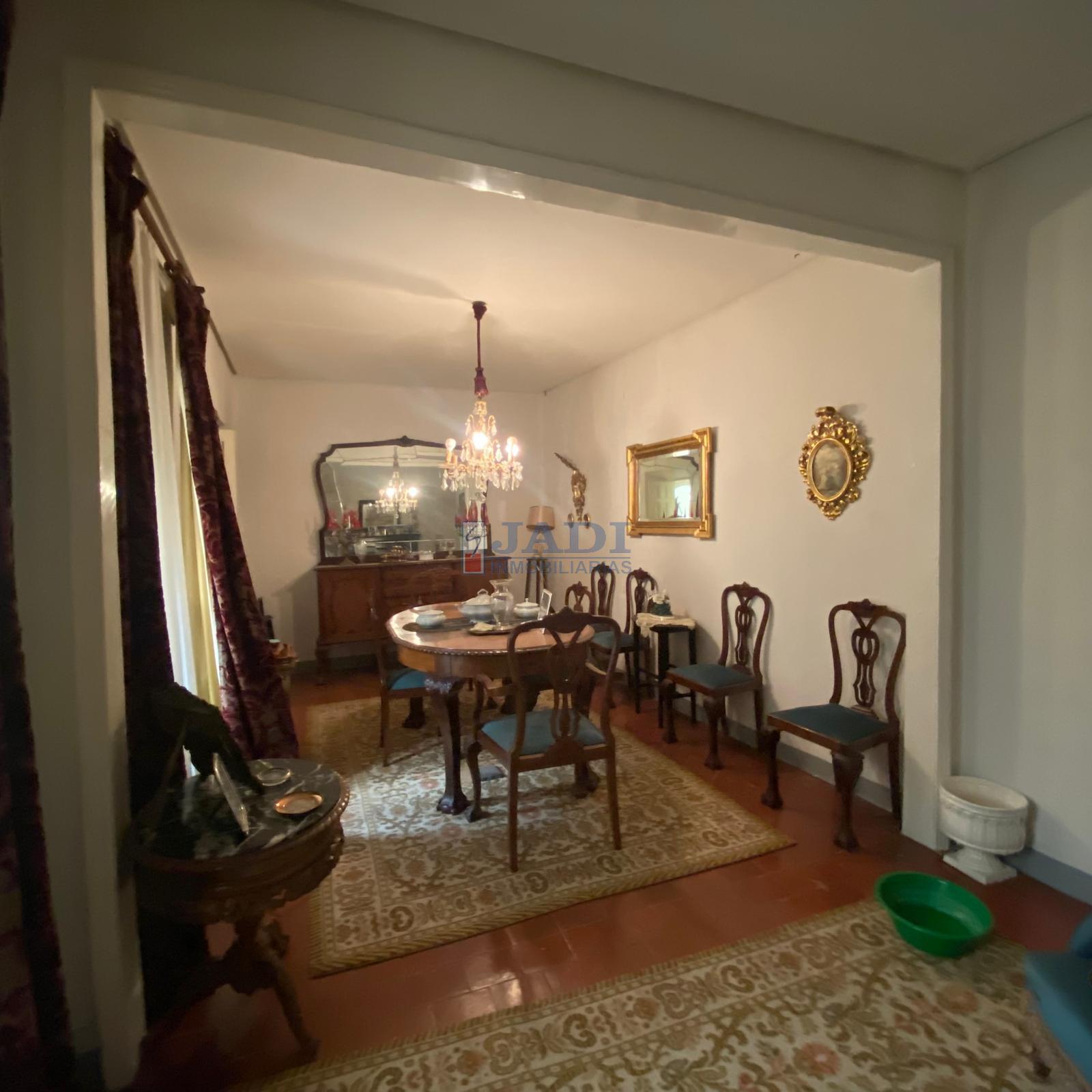 For sale of house in Valdepeñas
