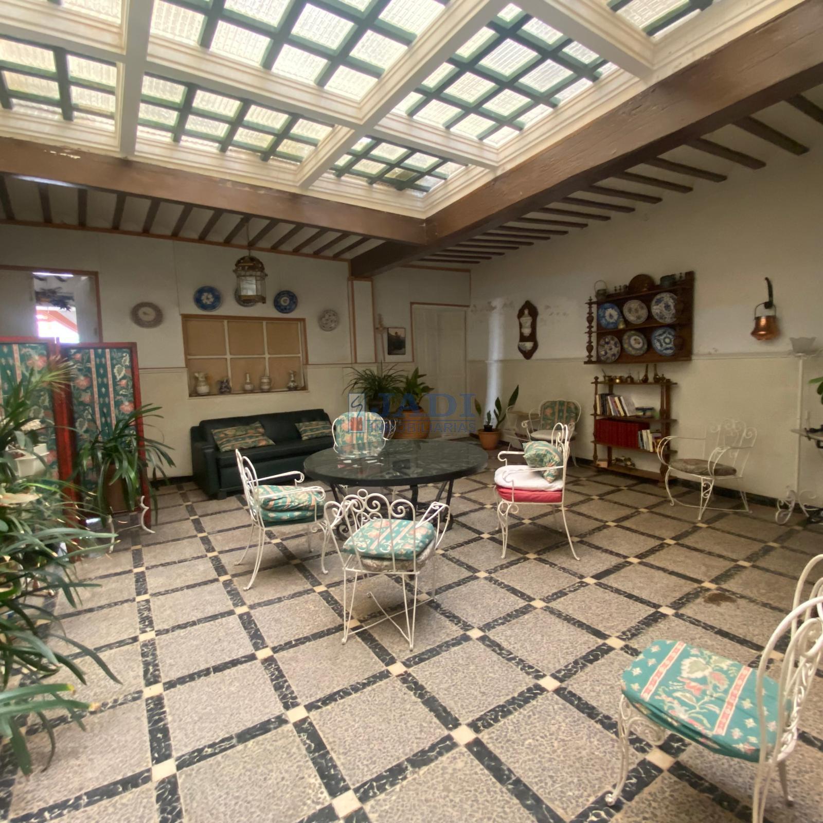 For sale of house in Valdepeñas