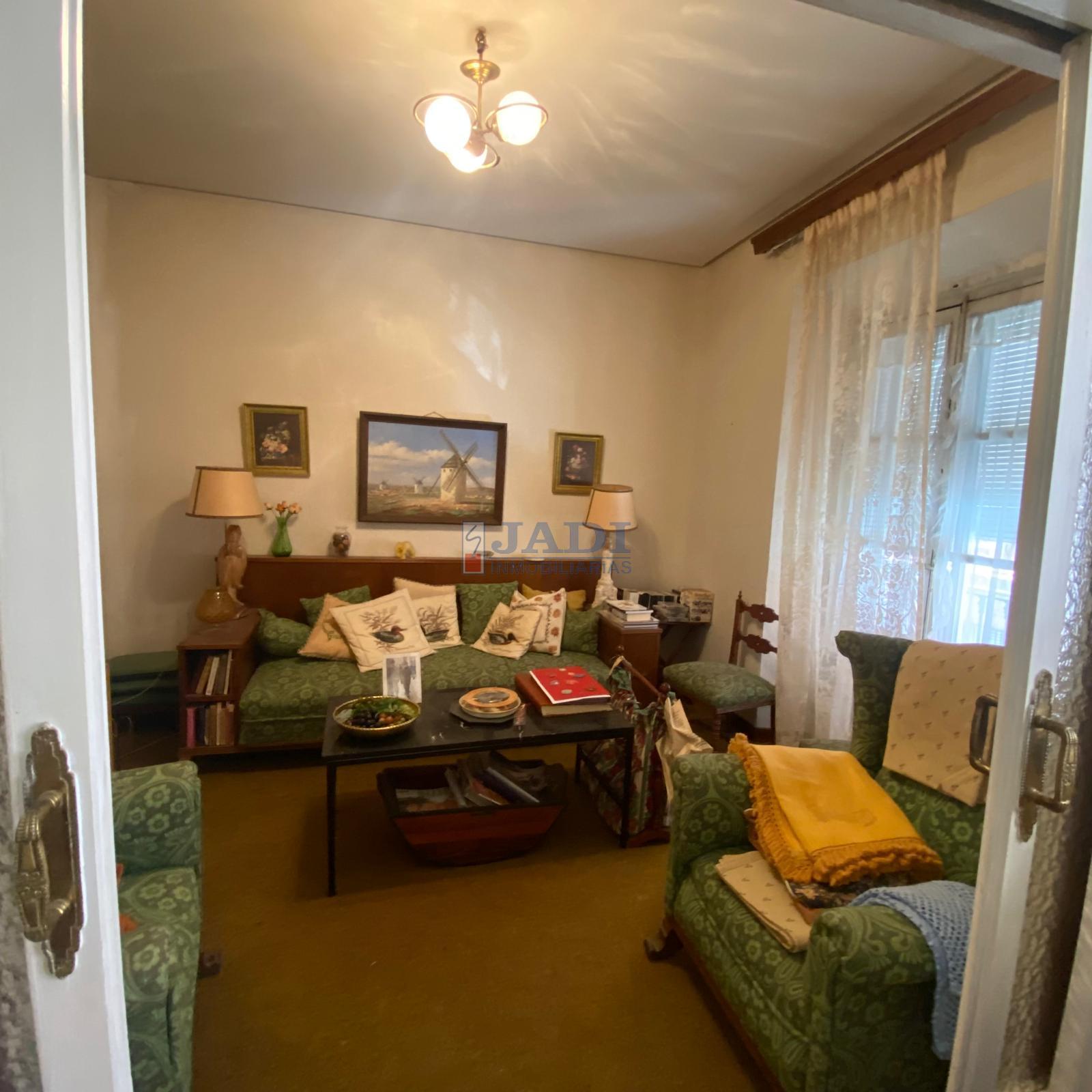 For sale of house in Valdepeñas
