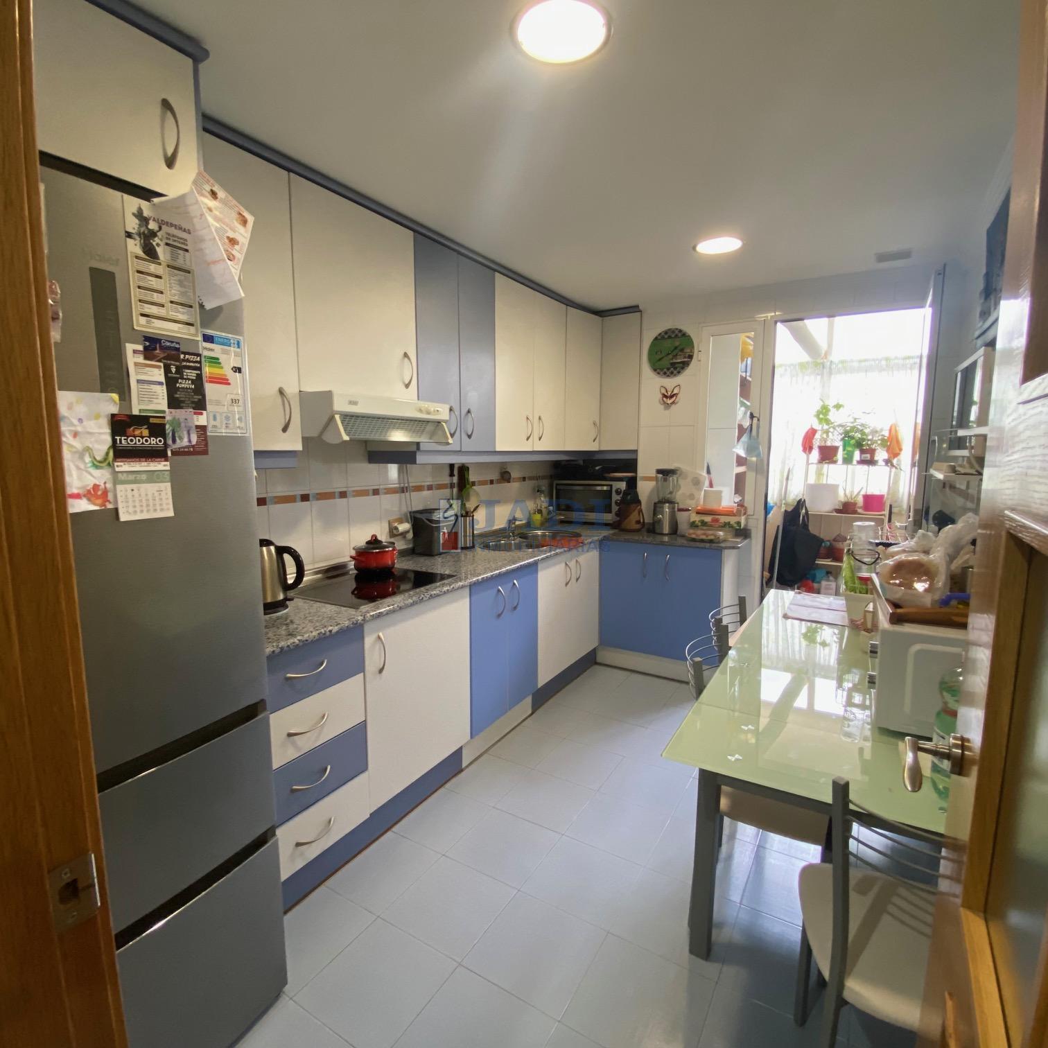For sale of penthouse in Valdepeñas