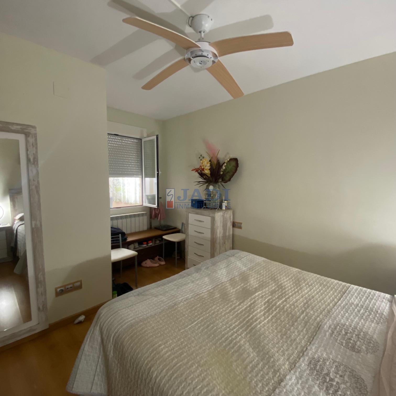 For sale of penthouse in Valdepeñas