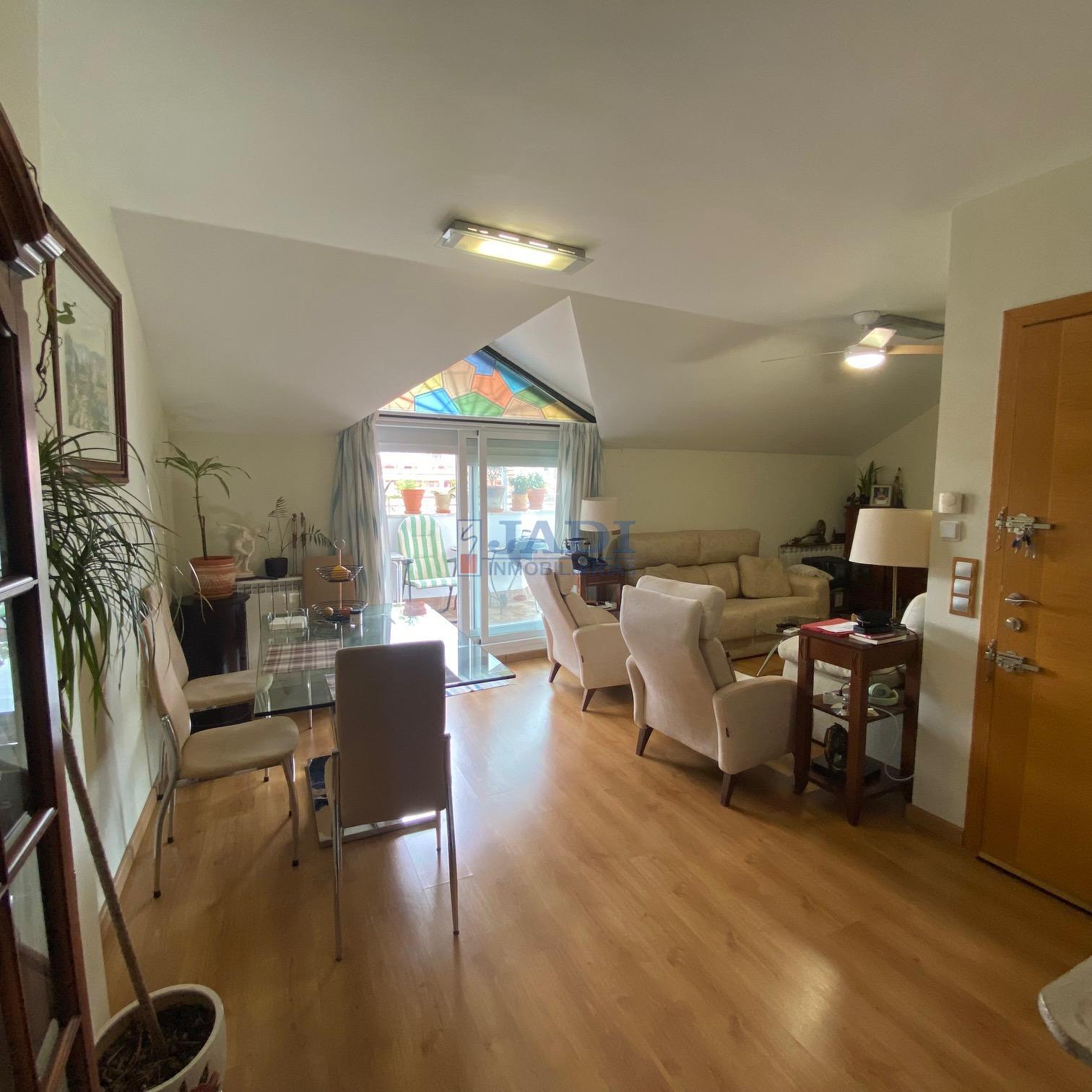 For sale of penthouse in Valdepeñas