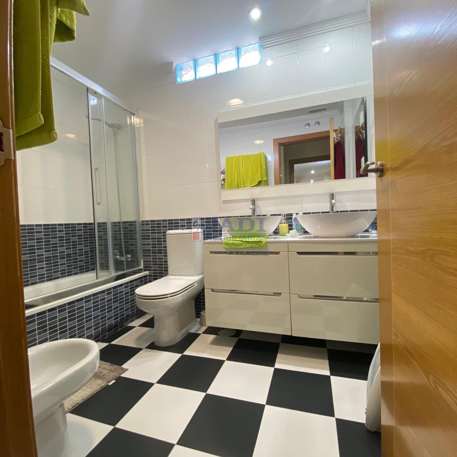 For sale of penthouse in Valdepeñas
