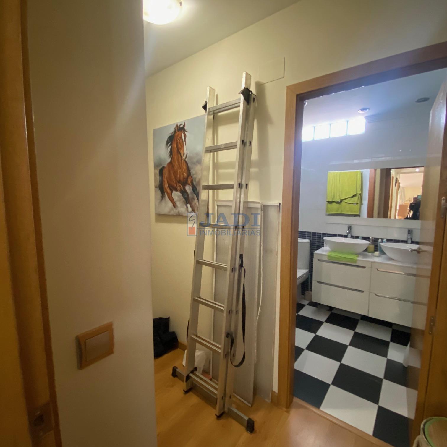 For sale of penthouse in Valdepeñas