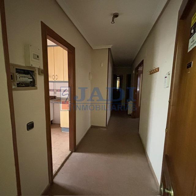 For sale of flat in Valdepeñas