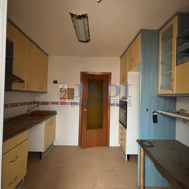 For sale of flat in Valdepeñas