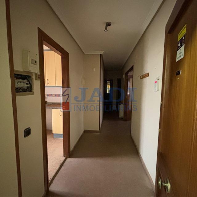 For sale of flat in Valdepeñas