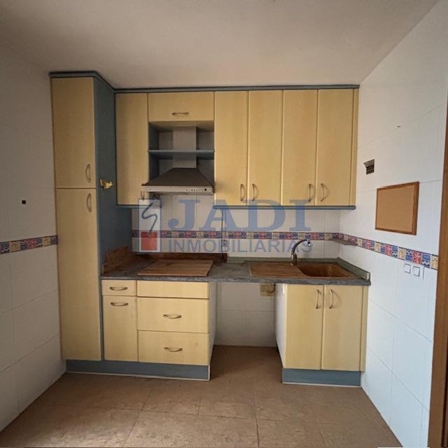 For sale of flat in Valdepeñas