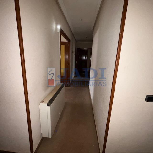 For sale of flat in Valdepeñas