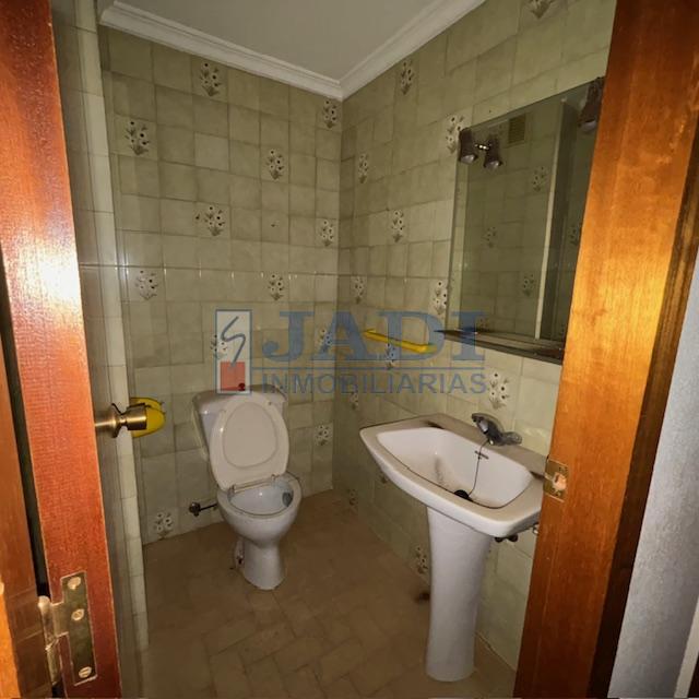 For sale of flat in Valdepeñas