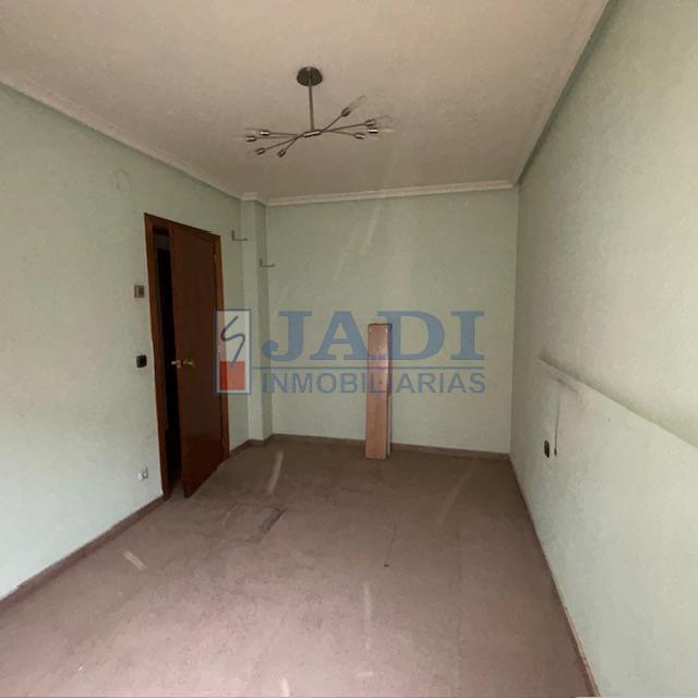 For sale of flat in Valdepeñas