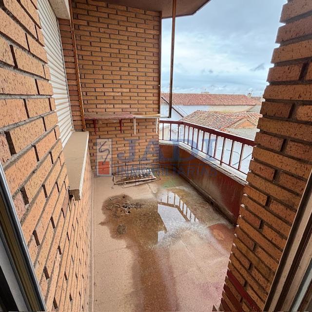 For sale of flat in Valdepeñas