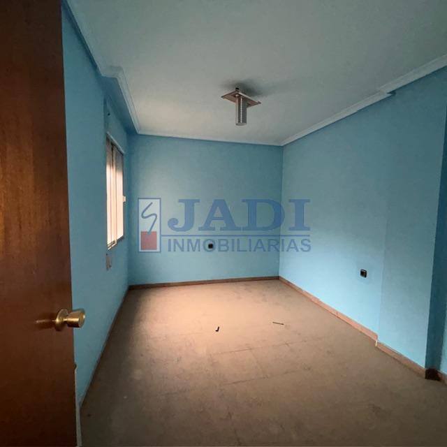For sale of flat in Valdepeñas