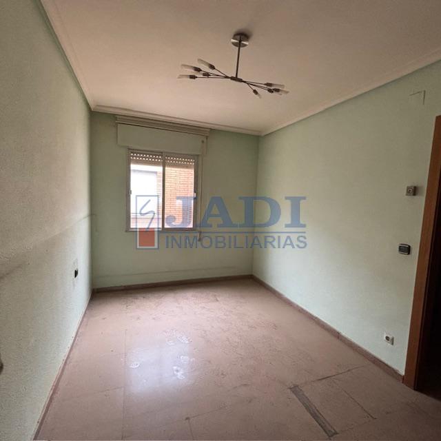 For sale of flat in Valdepeñas
