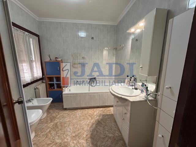 Venta de casa en Valdepeñas