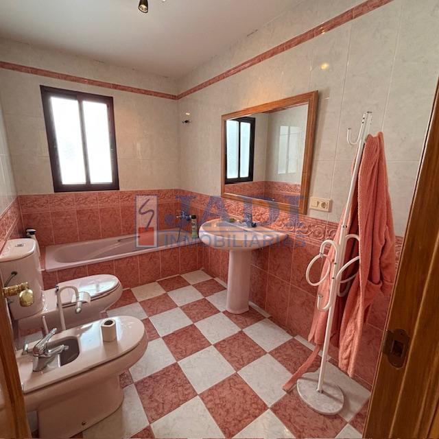 For sale of penthouse in Valdepeñas