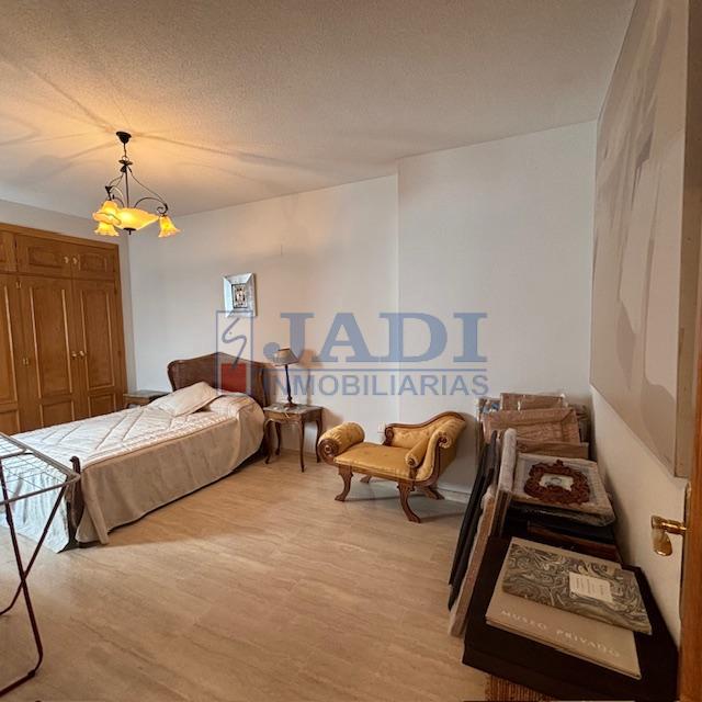 For sale of penthouse in Valdepeñas