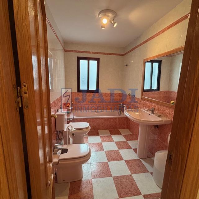 For sale of penthouse in Valdepeñas