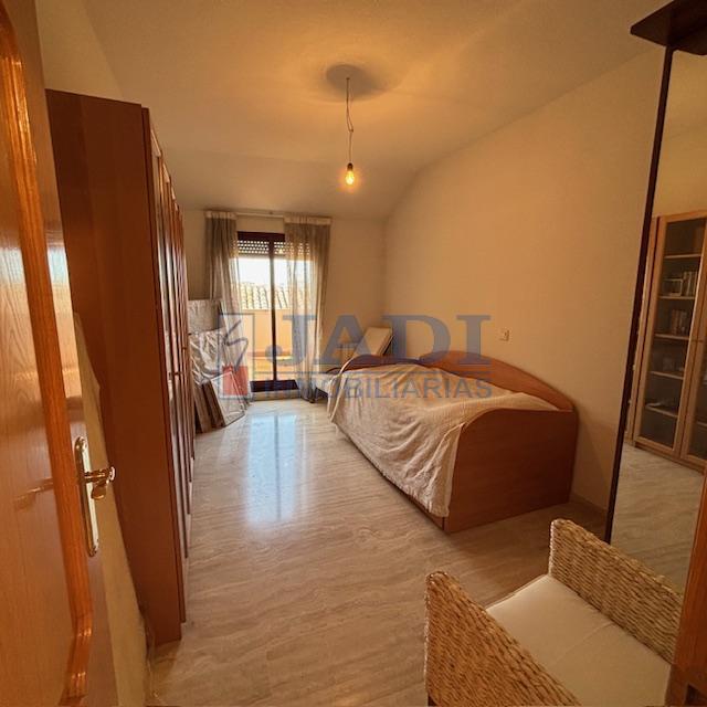 For sale of penthouse in Valdepeñas