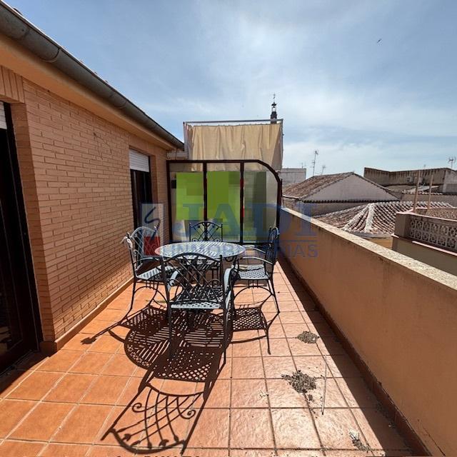 For sale of penthouse in Valdepeñas