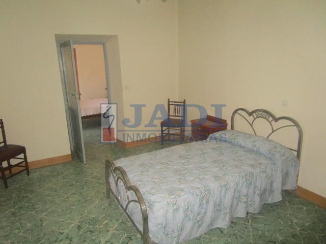 Venta de casa en Valdepeñas