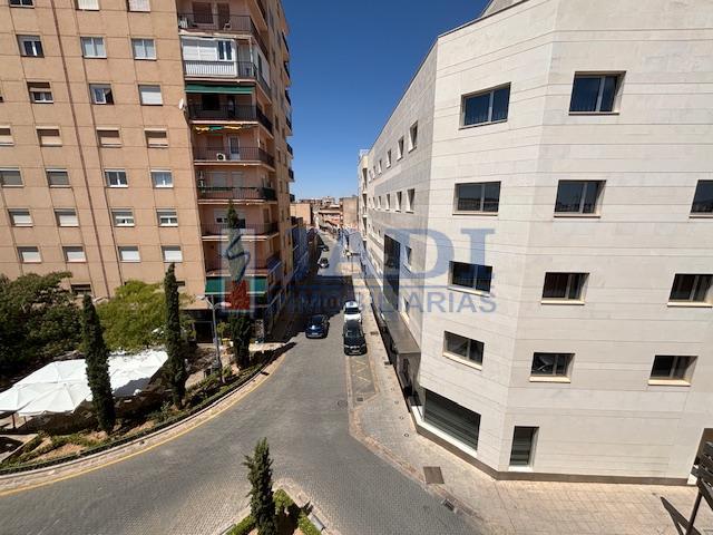 For sale of flat in Valdepeñas