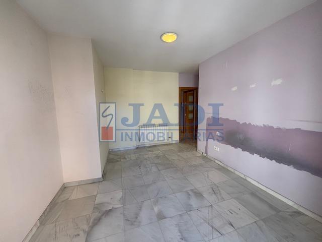For sale of flat in Valdepeñas