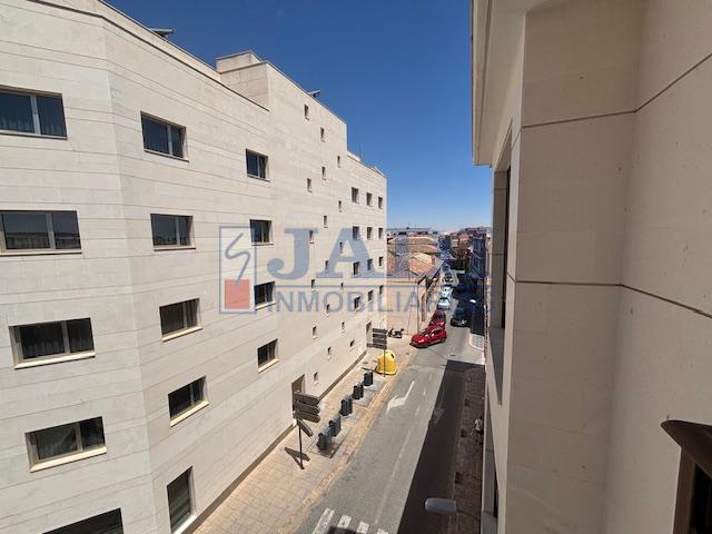 For sale of flat in Valdepeñas